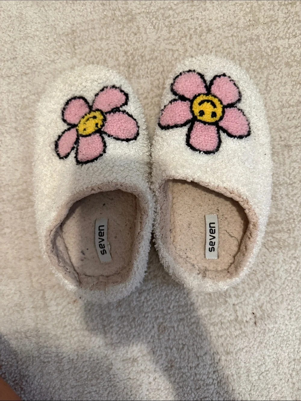 Preppy flower slippers size 3-4 kids!
